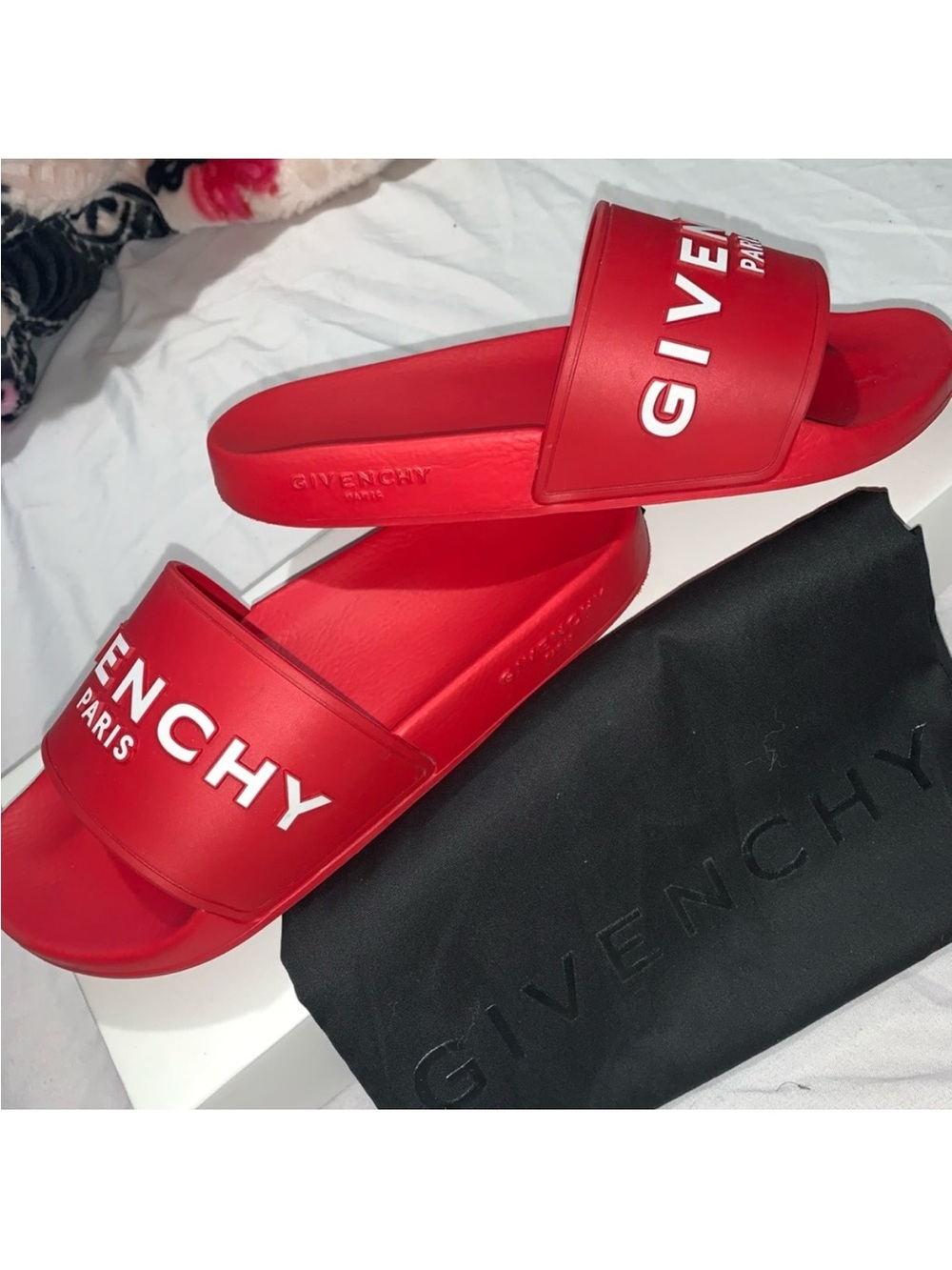 GIVENCHY woman slides.